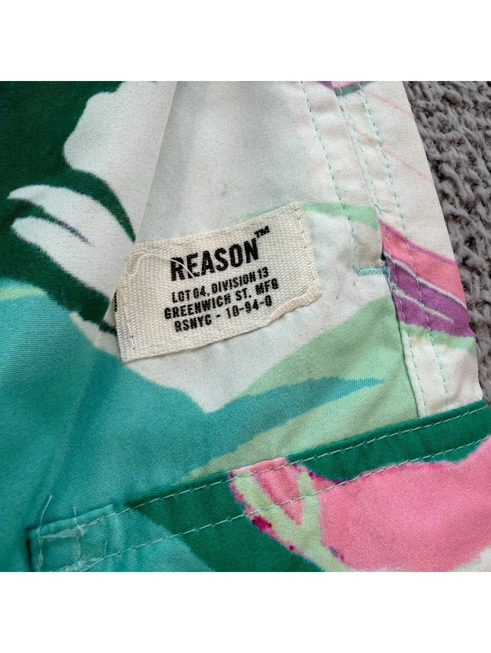 NWT Reason Tropical Vibes Cargo Swim Trunks Men’s Medium Green Pink Graphic